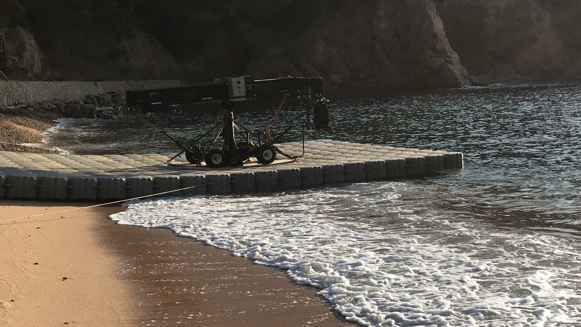 Plataforma junto al mar